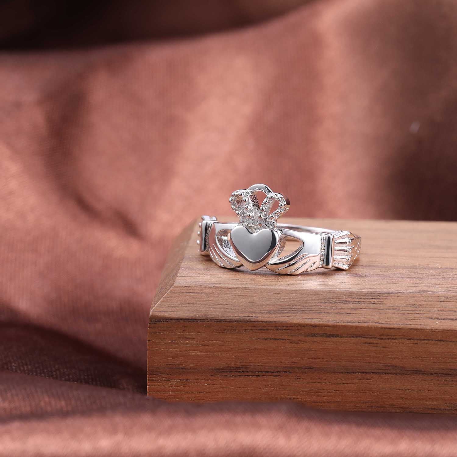 simple and cute rings; affordable wedding rings; Eamti;