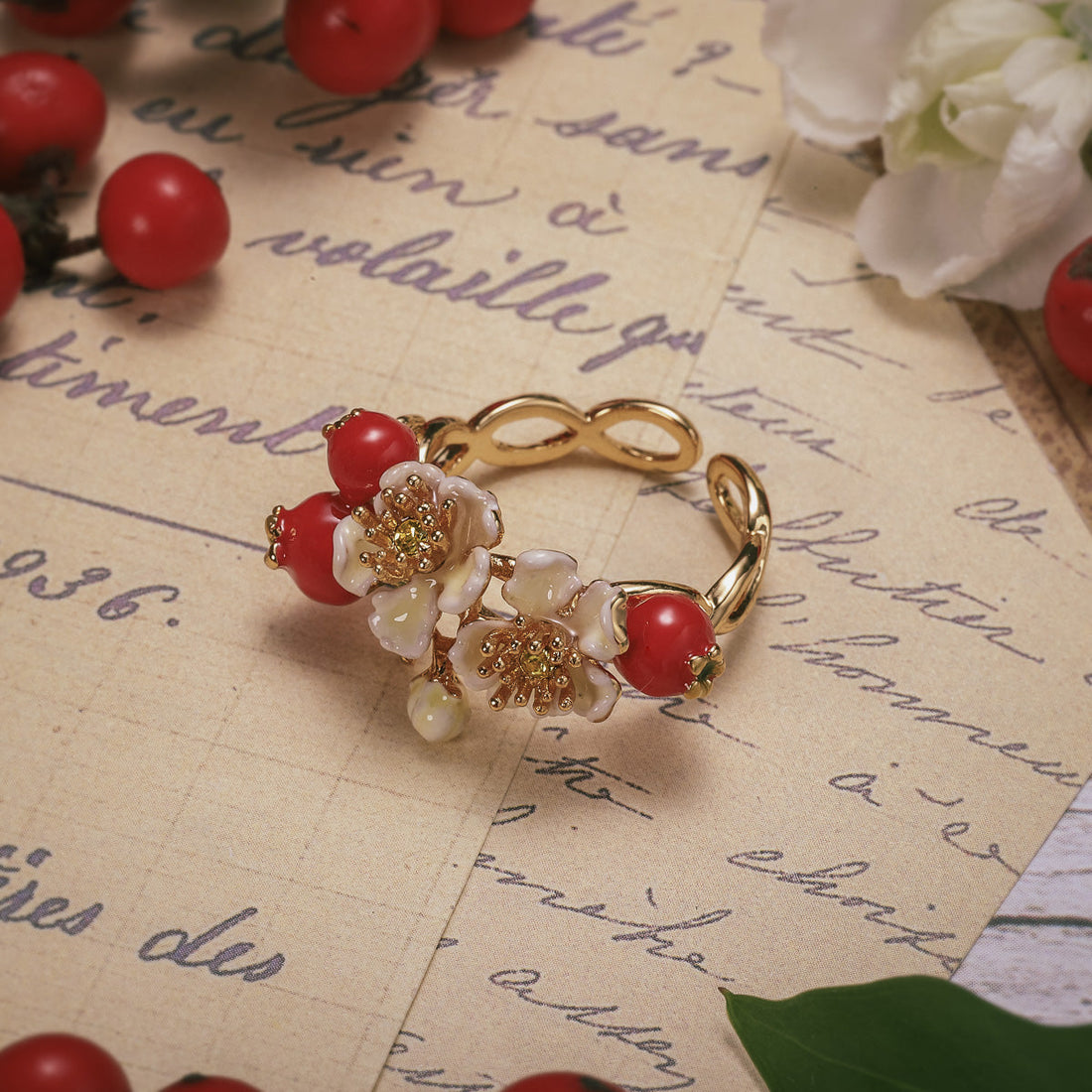 Anello di fiori di mirtillo rosso